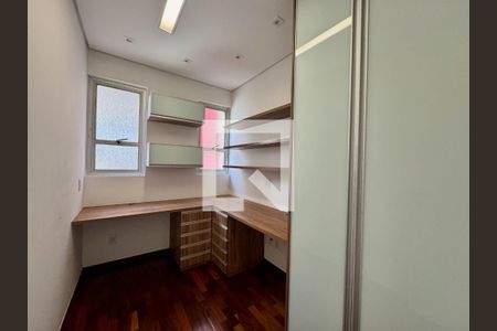 Quarto 2 de apartamento para alugar com 3 quartos, 80m² em Lourdes, Belo Horizonte