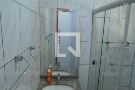 Banheiro da Suíte 1 de casa de condomínio para alugar com 2 quartos, 88m² em Pechincha, Rio de Janeiro