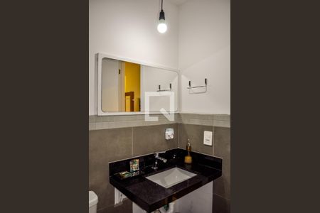 Banheiro suite de apartamento à venda com 1 quarto, 53m² em Teresópolis, Porto Alegre