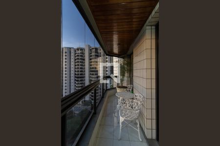 Sacada de apartamento à venda com 5 quartos, 250m² em Camargos, Guarulhos