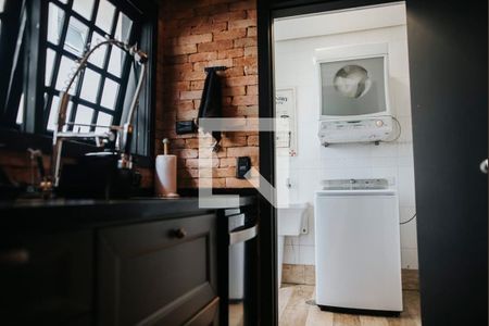 Cozinha e lavanderia de casa de condomínio à venda com 3 quartos, 200m² em Alphaville, Santana de Parnaíba