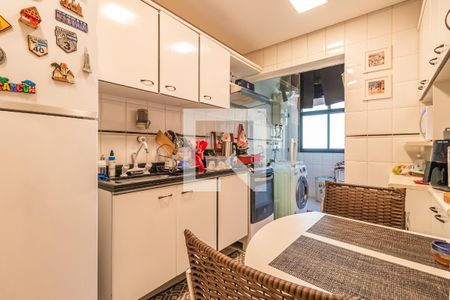 Cozinha de apartamento à venda com 3 quartos, 86m² em Empresarial 18 do Forte, Barueri