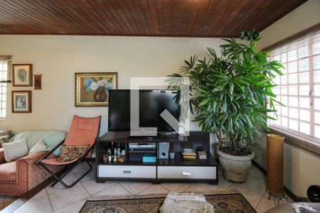 Sala de TV de casa à venda com 4 quartos, 346m² em Vila Inglesa, São Paulo