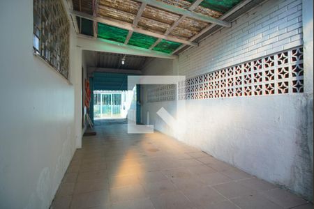 Garagem de casa à venda com 3 quartos, 250m² em Sarandi, Porto Alegre