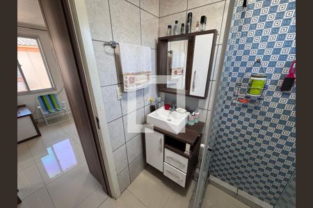 Banheiro de apartamento à venda com 2 quartos, 48m² em Campina, São Leopoldo