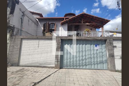 Fachada e placa de casa à venda com 4 quartos, 220m² em A Definir Em Campo, Contagem