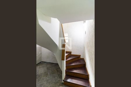 Escada de casa à venda com 2 quartos, 140m² em Sacoma, São Paulo