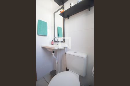 Banheiro de apartamento para alugar com 2 quartos, 40m² em Vila Lage, São Gonçalo