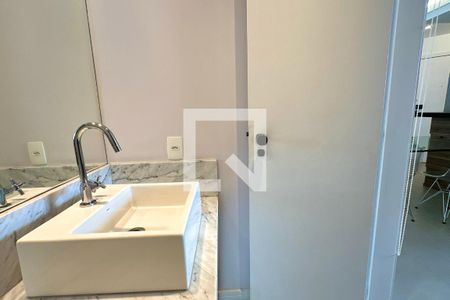 Lavabo de apartamento à venda com 1 quarto, 76m² em Leblon, Rio de Janeiro