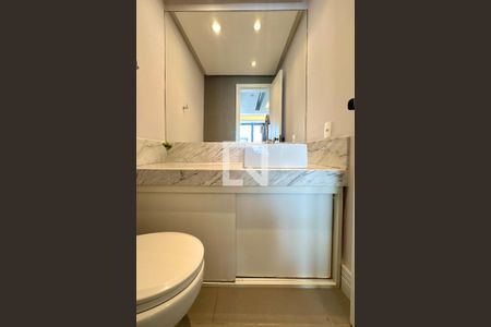 Lavabo de apartamento à venda com 1 quarto, 76m² em Leblon, Rio de Janeiro
