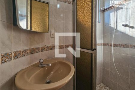 Banheiro de apartamento para alugar com 1 quarto, 50m² em Balneario Cidade Atlantica, Guarujá