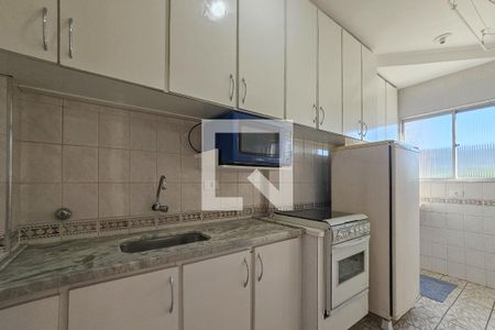 Cozinha de apartamento para alugar com 1 quarto, 50m² em Balneario Cidade Atlantica, Guarujá