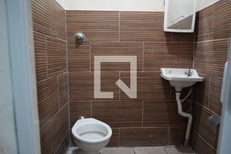 Banheiro de casa para alugar com 1 quarto, 30m² em Vila Invernada, São Paulo