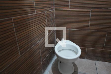 Banheiro de casa para alugar com 1 quarto, 30m² em Vila Invernada, São Paulo