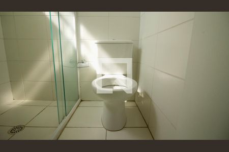 Banheiro de casa de condomínio à venda com 2 quartos, 90m² em Parque dos Bancarios, São Paulo