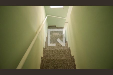Escada de casa de condomínio à venda com 2 quartos, 90m² em Parque dos Bancarios, São Paulo