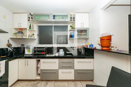 Cozinha de casa de condomínio à venda com 4 quartos, 176m² em Buritis, Belo Horizonte