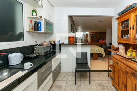 Cozinha de casa de condomínio à venda com 4 quartos, 176m² em Buritis, Belo Horizonte
