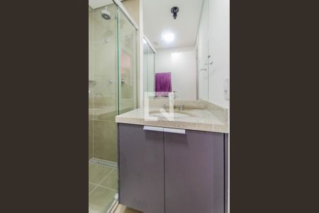 Banheiro de kitnet/studio para alugar com 1 quarto, 28m² em Liberdade, São Paulo