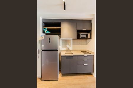 Cozinha de kitnet/studio para alugar com 1 quarto, 28m² em Liberdade, São Paulo
