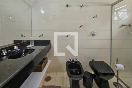 Banheiro da Suíte 2 de apartamento para alugar com 5 quartos, 500m² em Jardim Acapulco, Guarujá
