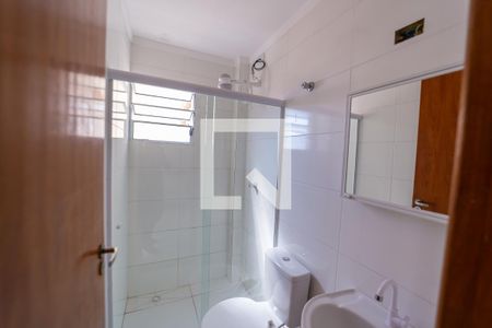 Banheiro de apartamento à venda com 2 quartos, 55m² em Vila Nhocuné, São Paulo