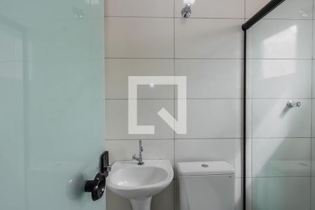 Banheiro de apartamento para alugar com 1 quarto, 28m² em Parque Boturussu, São Paulo