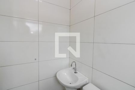 Banheiro de apartamento para alugar com 1 quarto, 28m² em Parque Boturussu, São Paulo