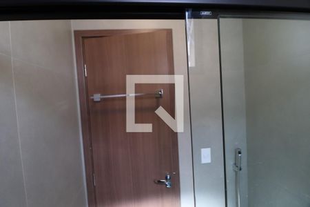 Banheiro de apartamento para alugar com 1 quarto, 40m² em Saraiva, Uberlândia