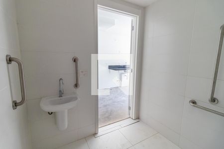 Banheiro de apartamento para alugar com 1 quarto, 27m² em Vila Romana, São Paulo