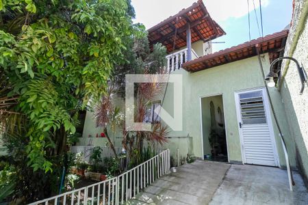 Fachada de casa à venda com 3 quartos, 270m² em São Gotardo, Belo Horizonte
