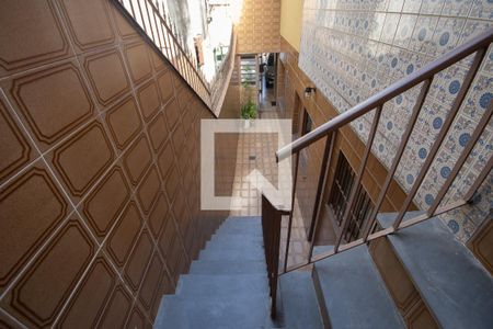 Escada de casa para alugar com 4 quartos, 234m² em Jardim Brasil (zona Norte), São Paulo