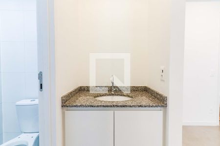 Banheiro de apartamento para alugar com 1 quarto, 45m² em Vila Sonia, São Paulo