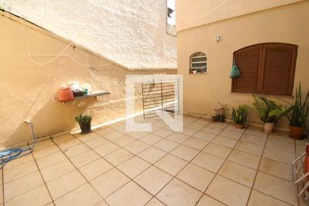 Quintal de casa à venda com 3 quartos, 180m² em Vila Yara, Osasco
