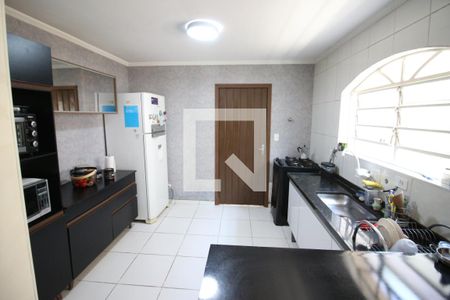 Cozinha de casa à venda com 3 quartos, 180m² em Vila Yara, Osasco