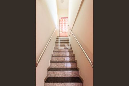 Escada de casa para alugar com 2 quartos, 180m² em Urca, Belo Horizonte