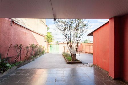 Garagem de casa para alugar com 2 quartos, 180m² em Urca, Belo Horizonte