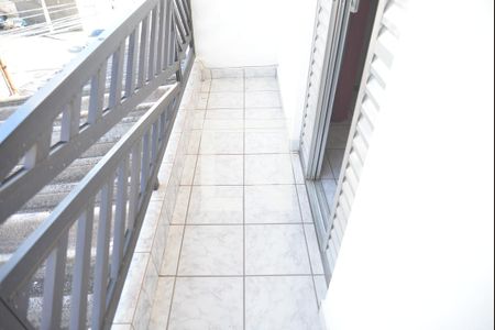 Sacada de casa à venda com 3 quartos, 275m² em Vila Valparaíso, Santo André