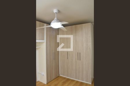 Quarto 2 de apartamento para alugar com 2 quartos, 50m² em Sítio Cercado, Curitiba