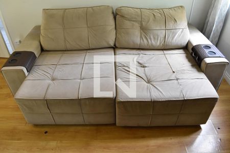 Sala - Sofá de apartamento para alugar com 2 quartos, 50m² em Sítio Cercado, Curitiba