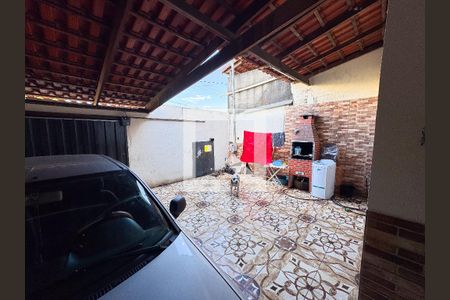 Garagem de casa à venda com 3 quartos, 180m² em Jardim Riacho das Pedras, Contagem