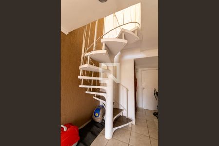 Escada de apartamento à venda com 3 quartos, 130m² em Vila Nova, Campinas