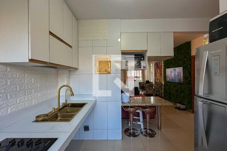 Cozinha de apartamento à venda com 2 quartos, 68m² em Vila Amaral, Belo Horizonte