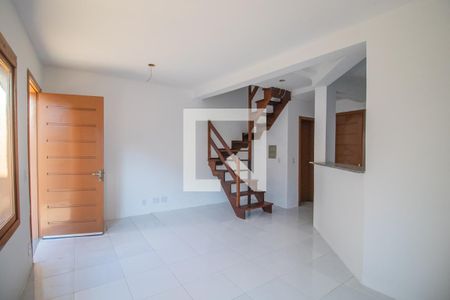 Sala de casa de condomínio à venda com 2 quartos, 130m² em Ipanema, Porto Alegre