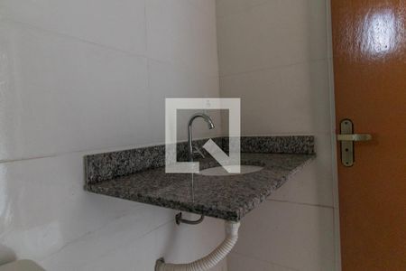 Banheiro de casa de condomínio à venda com 2 quartos, 130m² em Ipanema, Porto Alegre