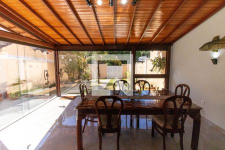 Sala de casa à venda com 5 quartos, 300m² em Itaipu, Niterói