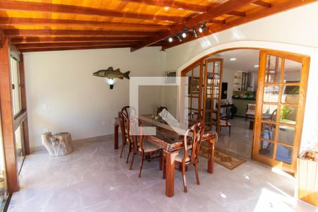 Sala de casa à venda com 5 quartos, 300m² em Itaipu, Niterói