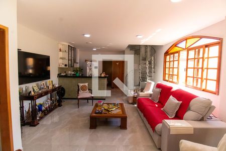 Sala de casa à venda com 5 quartos, 300m² em Itaipu, Niterói