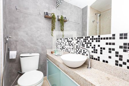 Banheiro de kitnet/studio para alugar com 1 quarto, 22m² em Consolação, São Paulo