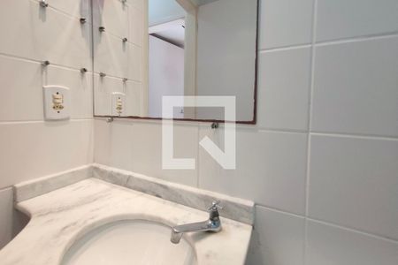 Banheiro de apartamento para alugar com 2 quartos, 49m² em Residencial Cosmos, Campinas
